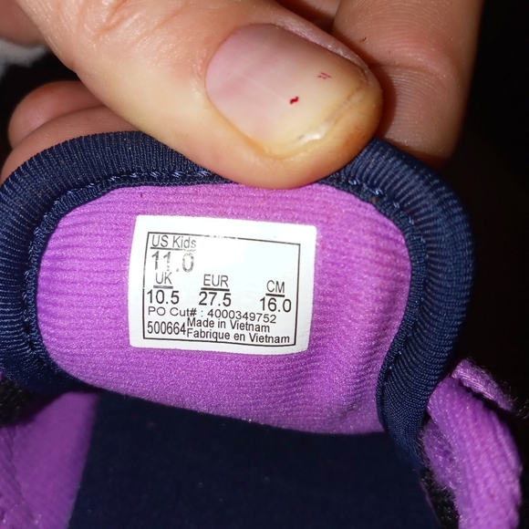 Clothes/shoes - Picture 3 of 5